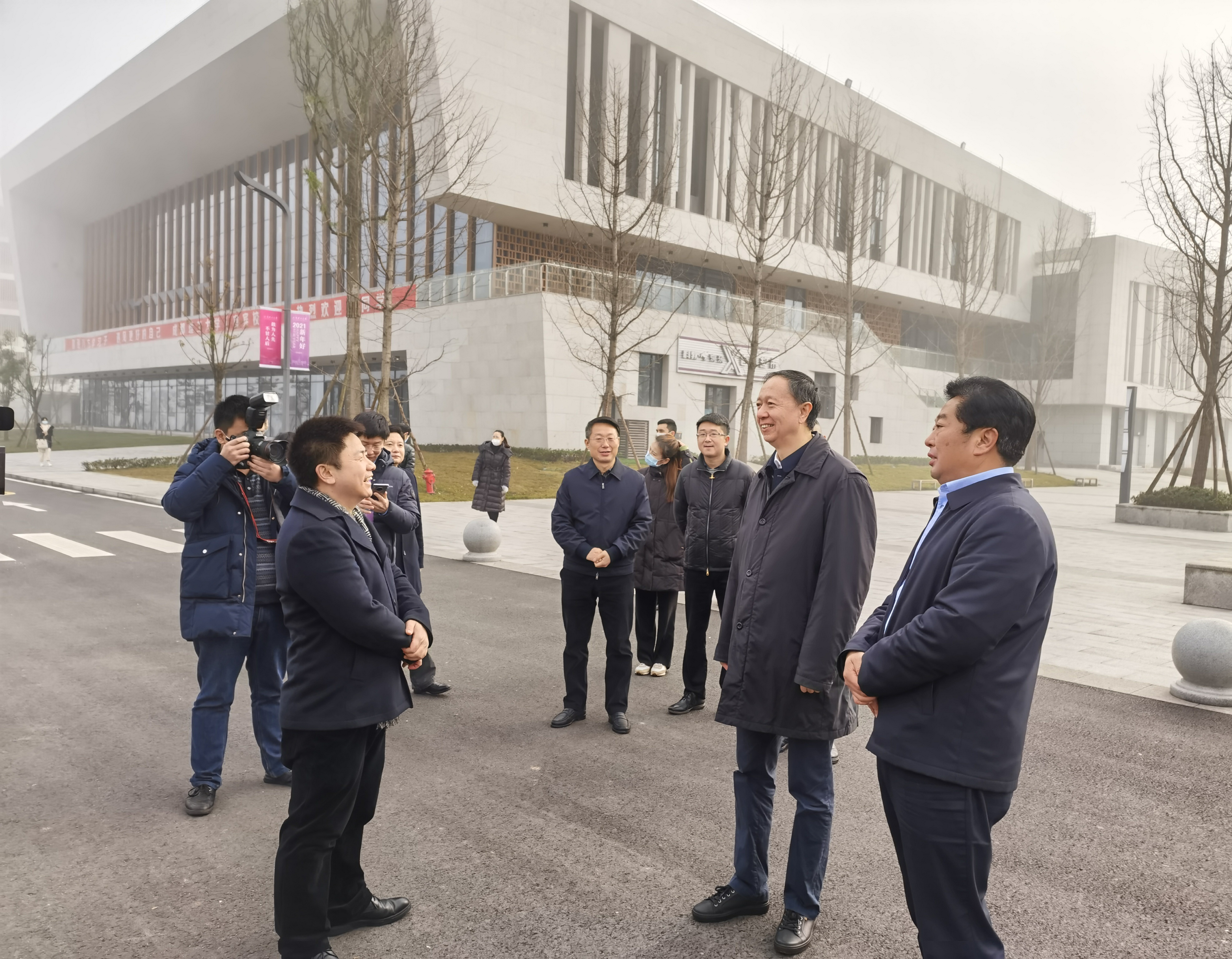 四川省委常委,秘书长王一宏一行来我校宜宾校区调研指导工作